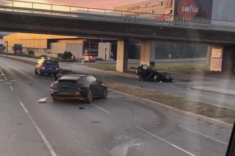 Тежка катастрофа между два автомобила на Околовръстното шосе в София