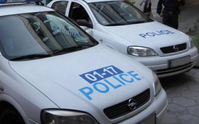 Закопчаха мъж за непристойно поведение при изпълнение на заповед от