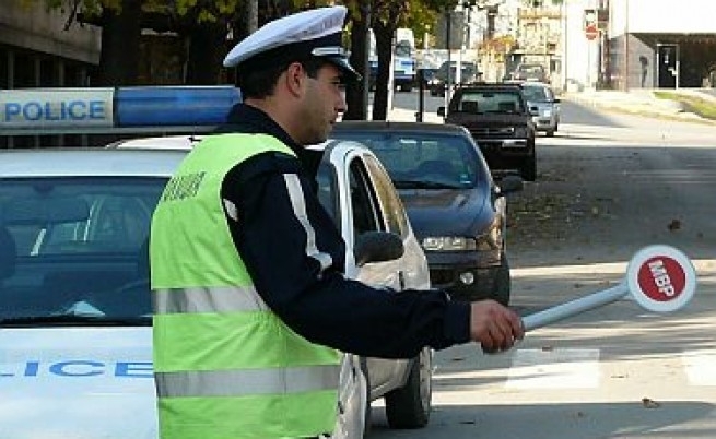 Полицията е спипала неправоспособен шофьор във врачанското село Михайлово съобщиха