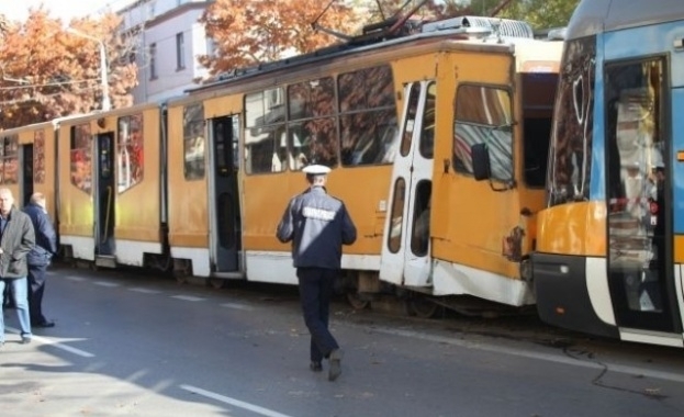 Два трамвая са се ударили на пл Македония в столицата