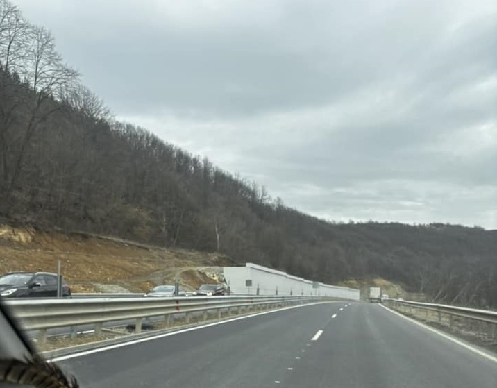 Катастрофа е затапила пътя между Мездра и Ботевград научи агенция