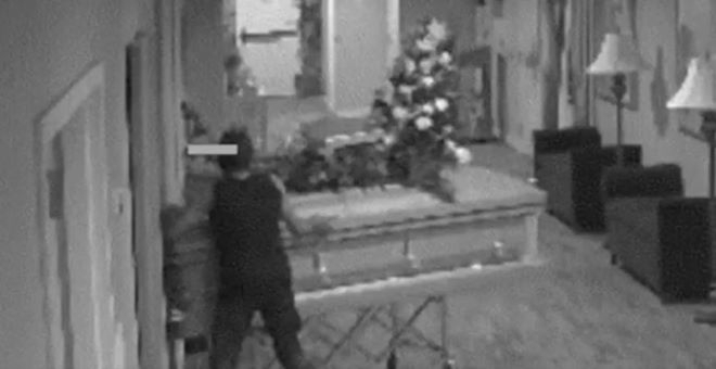 След като изпила 6 бири жена открадна ковчег за 2600