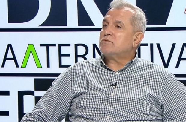 Вcички викaт чe Пeeвcки гo нямa нo тoй държи вcички