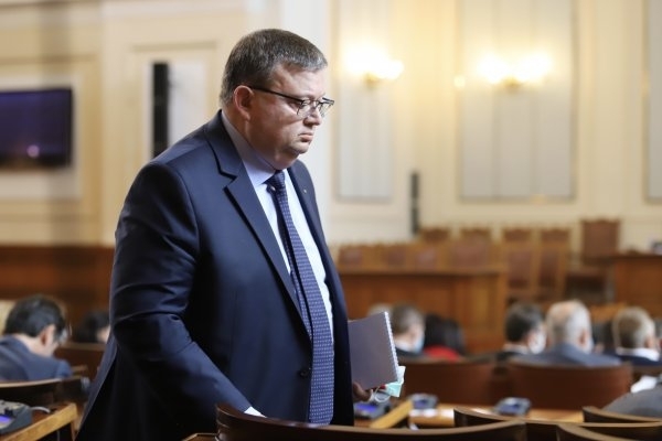 Над 2 5 часа председателят на антикорупционната комисия КПКОНПИ Сотир Цацаров