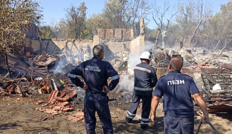 Голям пожар във Видинско! Три селскостопански постройки изгоряха в Дружба /снимки/