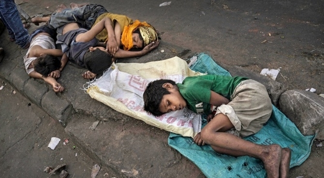 Група от 11 деца от Афганистан и Пакистан е била