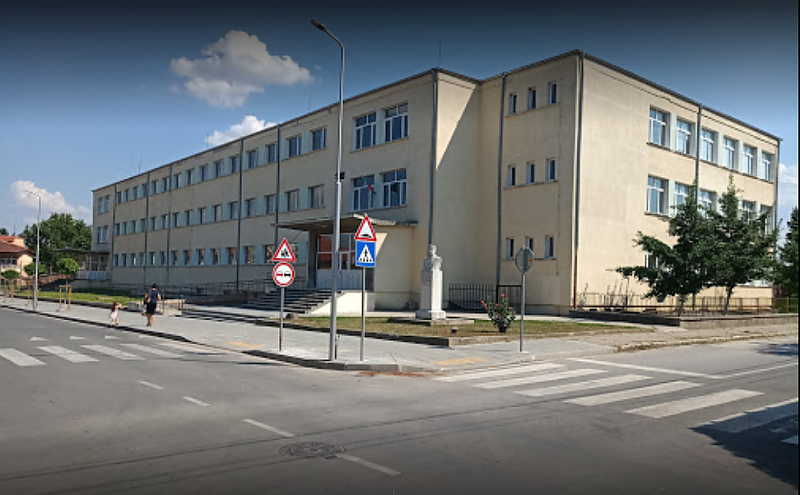 Таня Ячковска е единственият кандидат за директор на СУ Васил