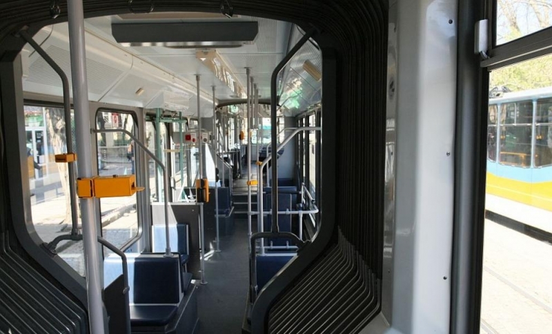 Ватман сниман да пуши в кабината си в трамвай номер 5 в