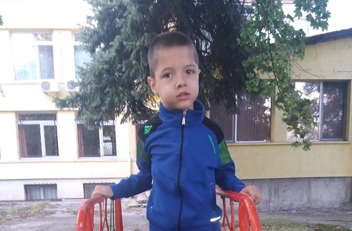 5 годишният Светослав Михайлов от Враца има нужда от помощ научи