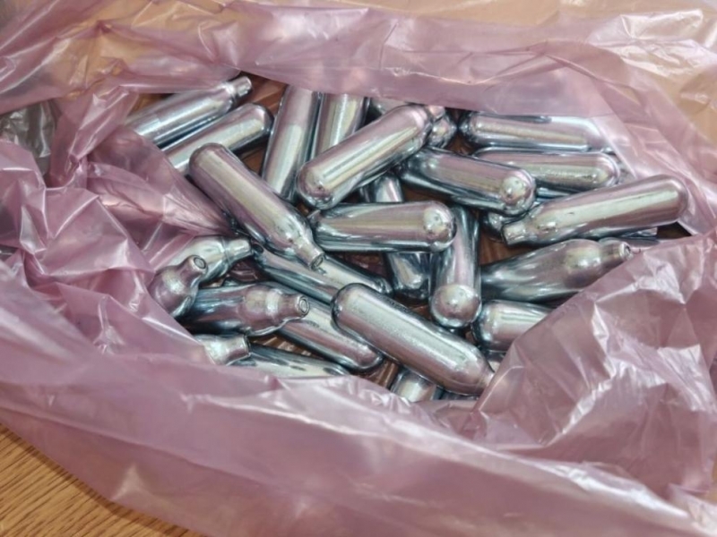 Разбиха склад за райски газ край София