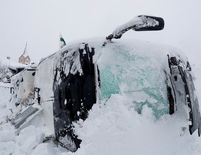 В Словакия 15 000 семейства останаха без ток заради падналия