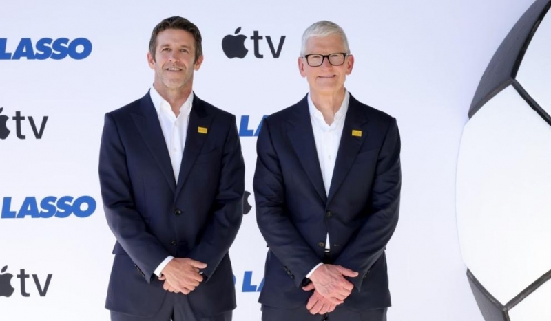 Джон Търнъс застава начело на Apple