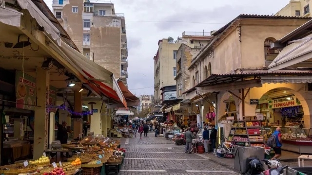 23-годишен младеж ограби 8 магазина в Солун в рамките на