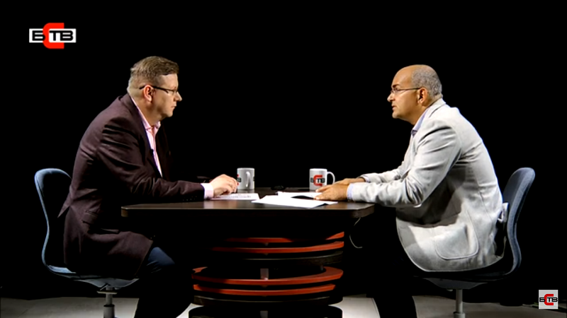 Вчера Момчил Младенов гостува в предаването Гласове на един от