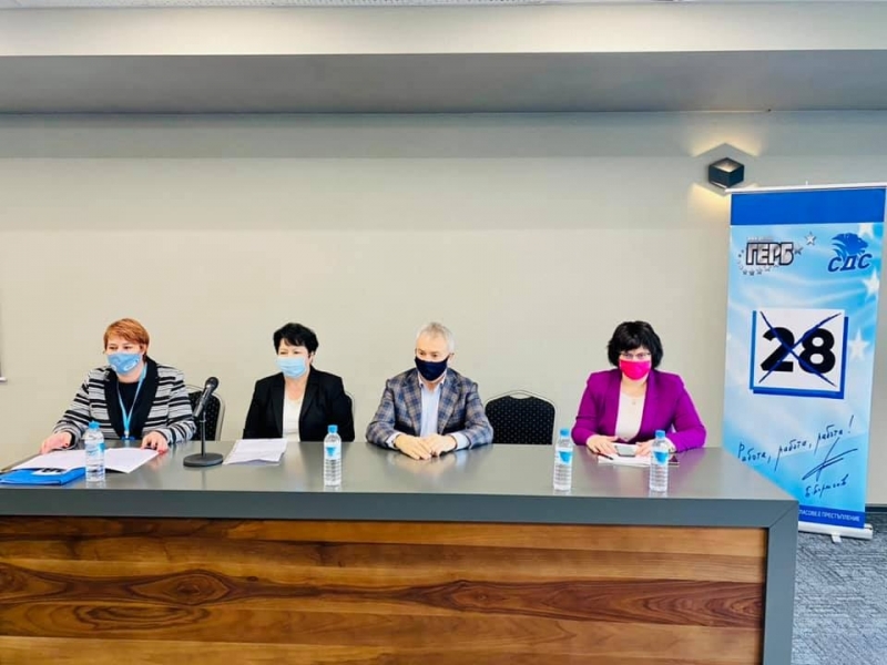 При спазване на всички противоепидемични мерки се проведе дискусия с