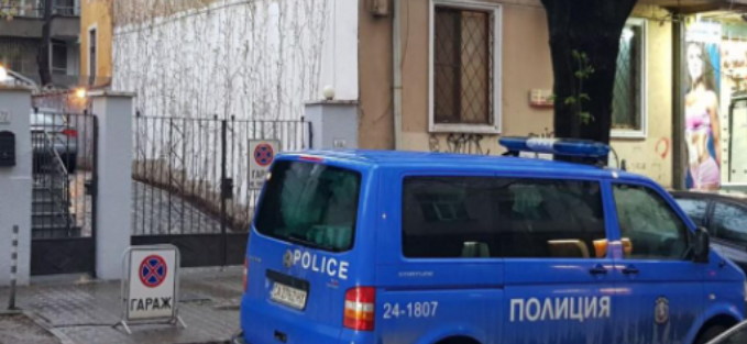Полицаи обискираха къщи в Криводол, намериха 9 кг контрабанден тютюн,