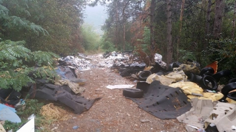 Две нерегламентирани сметища се пръкнаха в общински терени край Враца