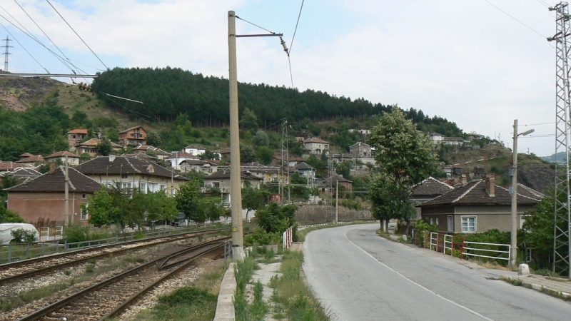 Започна подобряването на крайречната зона в мездренското село Зверино. Целта
