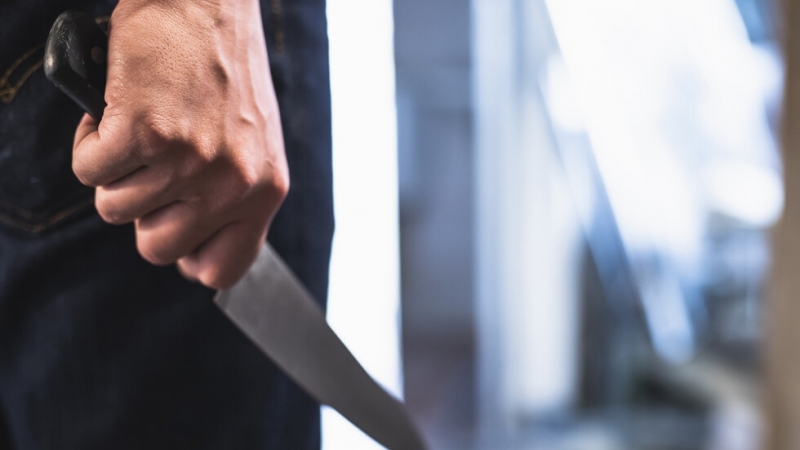 Мъж подгони с нож момиче до училище в Костинброд съобщиха
