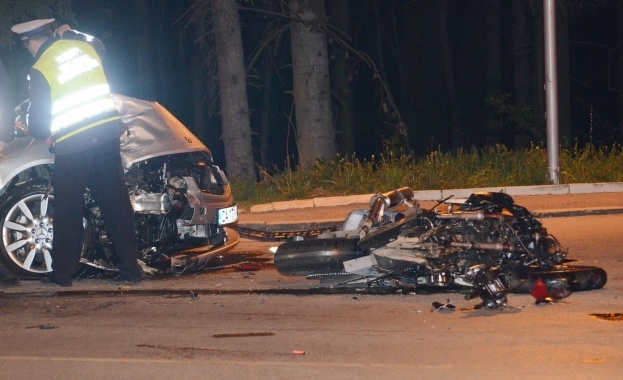 Младеж загина след инцидент на пътя тази нощ съобщиха от областната