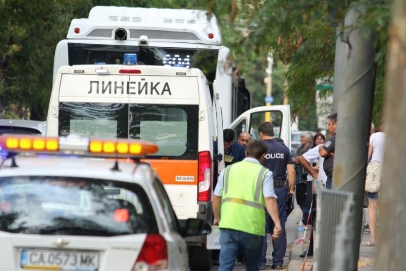 Междуградски автобус се блъсна в сградата на автогара Сердика в