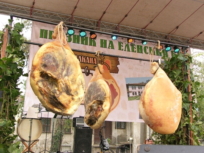 Празникът на еленския бут който традиционно се провежда по Димитровден