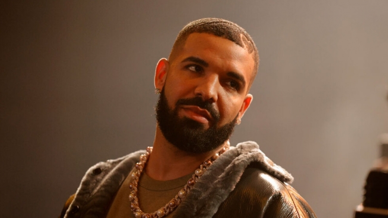 Охранител е бил ранен през нощта при стрелба пред дома