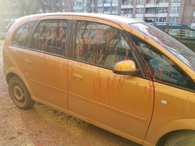 Великотърновка намери колата си брутално олята с боя Вандалството е