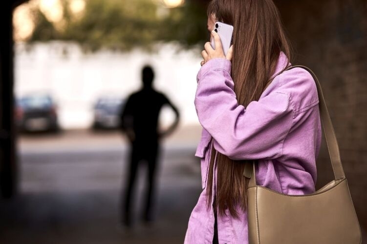 Живот в страх! Изверг дебне бившата си из Враца, сипе закани и обиди