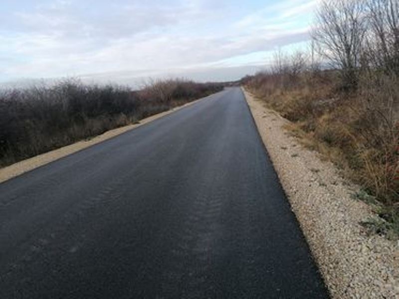Шофьори се оплакват от необезопасени и недовършени пътища в Криводолско За