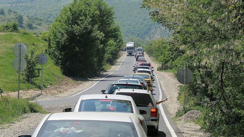 Изключително натоварено е движението през ГКПП Кулата на изход от