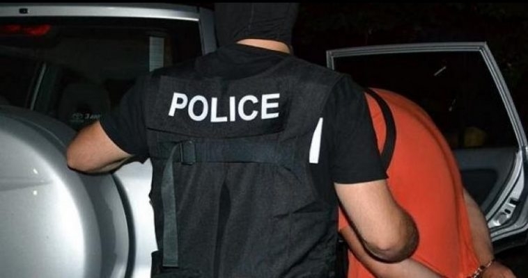 Полицията е заловила мъж с опасно оръжие край Враца съобщиха