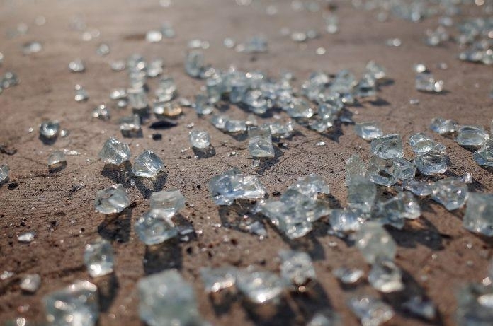 Полицията е заловила вандал потрошил прозорците на къща във Врачанско