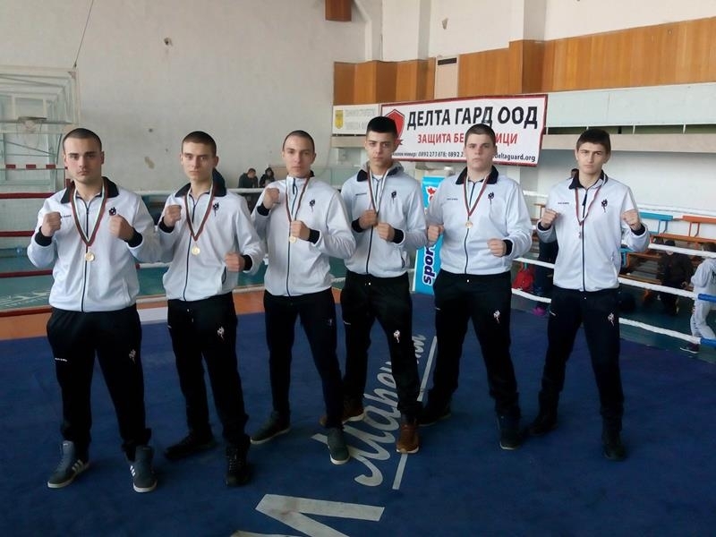 С два златни три сребърни и един бронзов медал се