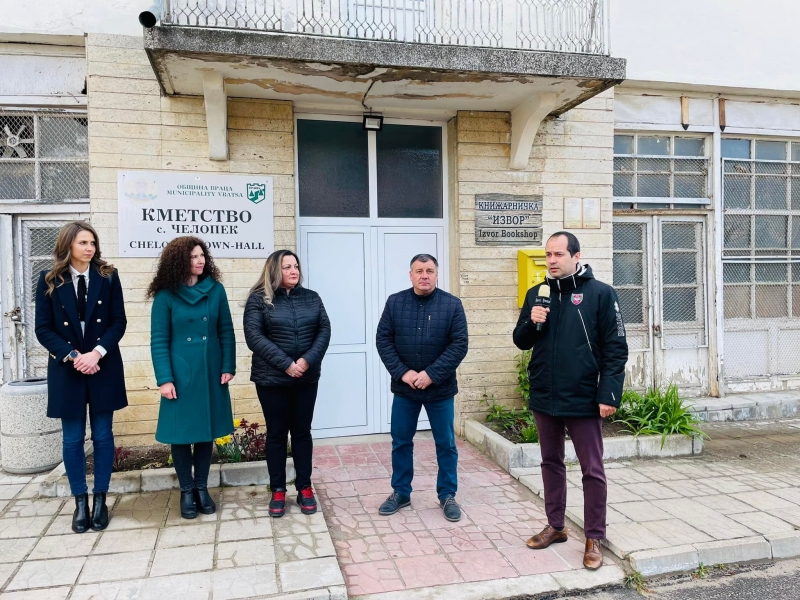 Табели с откъси от произведения на български и чуждестранни автори