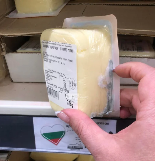 Гадост! Продават мухлясал кашкавал на "Пършевица" за 29 лв/кг, а срокът ...