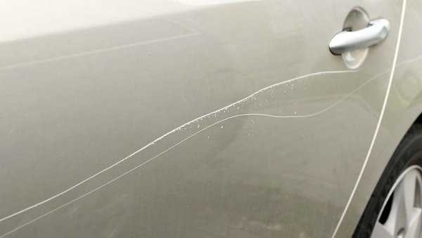 Ученичка решила да отмъсти на учителката си като и надраскала