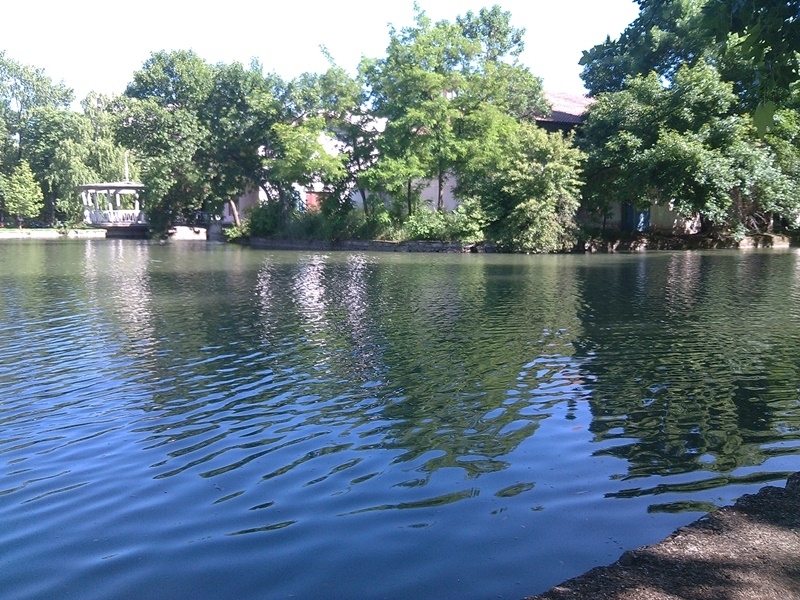 Двама мъже хвърлили рибарска мрежа в езерото Монтанензиум в Монтана