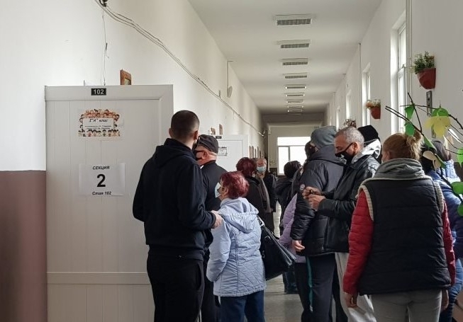 21 45 е избирателната активност в община Козлодуй към 12 30 часа