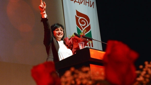 Лидерът на БСП Корнелия Нинова разби критиците си в партията
