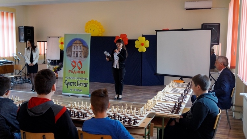По случай 90 годишния юбилей на училище Христо Ботев в Мездра