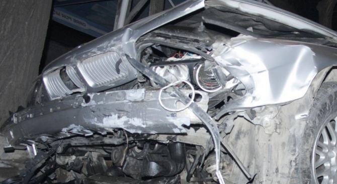 Пиян водач е предизвикал катастрофа и избягал съобщиха от областна