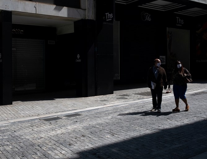 Сериозни инциденти между полицията и младежи са били регистрирани снощи