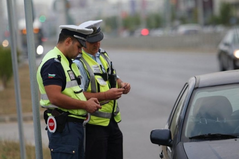 Съвместни екипи от български и румънски пътни полицаи ще контролират