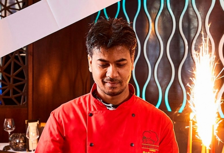 Чревоугодник пожела да се венчае за пиле с къри, издирват го