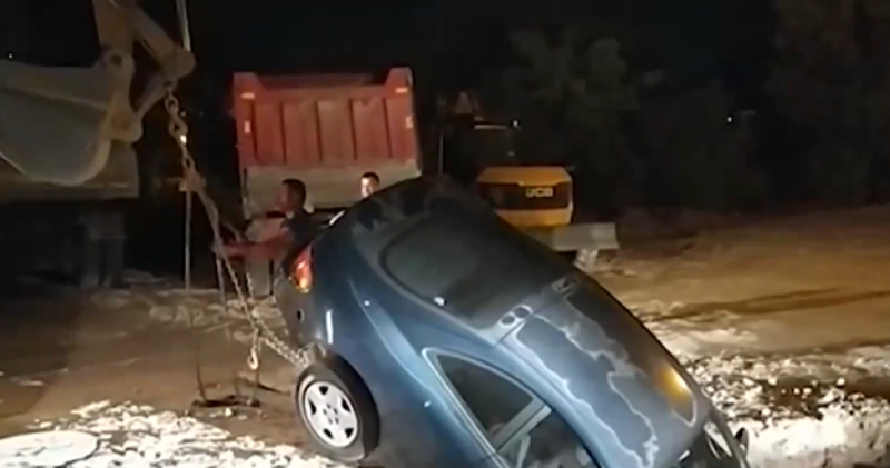 Опасен инцидент е станал в Пловдив съобщи NOVA Кола пропадна