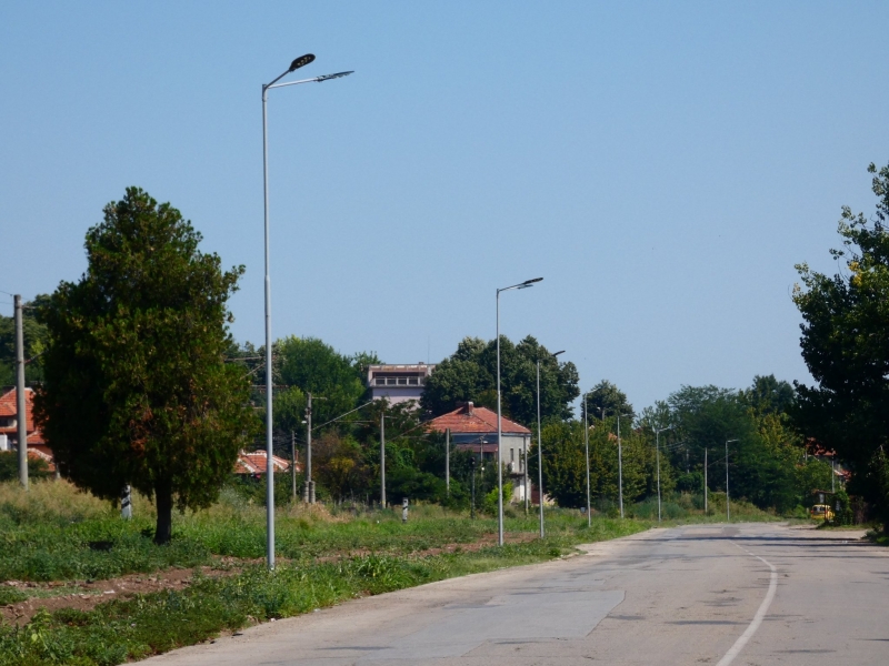 Петдесет нови стълба със 100 енергоспестяващи осветителни тела монтира Община