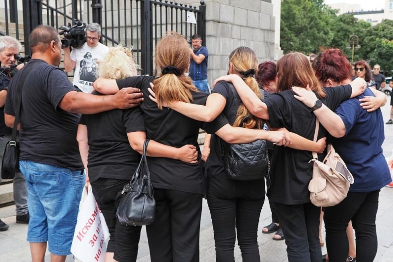 Близки на загинали при катастрофи отново на протест в София, ще се срещнат със Сарафов