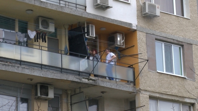 Дете стреля с въздушна пушка тази сутрин от тераса на