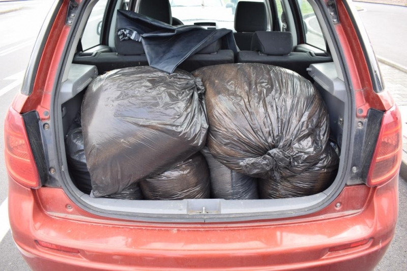 350 кг нарязан тютюн без бандерол иззеха служители от сектор